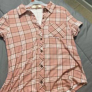 Small pink/brown collar button shirt